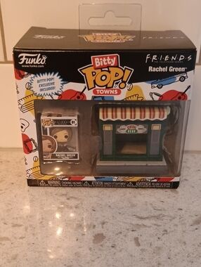 NIB Funko Bitty Pop! Friends Towns Rachel Green with Central Perk Green Playset